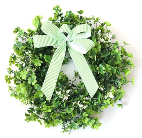 Corona decorativa del día de San Patricio con tréboles de cuatro hojas y plantas verdes de aspecto natural para exhibición en interiores y exteriores