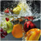 Wallario Glasbild Früchte im und unter Wasser - Splashing Fruits - 30 x 30 cm Wandbilder Glas in Premium-Qualität: Brillante Farben, freischwebende Optik