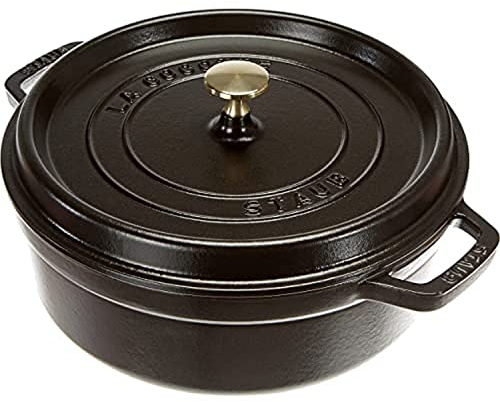 STAUB Cocotte Basse en Fonte Émaillée avec Couvercle, Tous feux dont induction, 4 à 5 personnes, Ronde, 26 cm, 4 L, 6 kg, Noir Mat