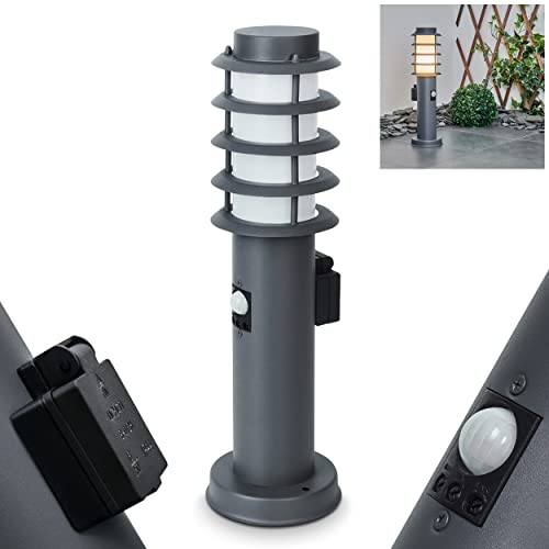 Außenwegeleuchte Tunes mit Bewegungsmelder u. Steckdose, Sockelleuchte aus Metall/Kunststoff in Anthrazit/Weiß, Wegeleuchte 45,5 cm, Gartenlampe m. E27, Gartenbeleuchtung IP44, ohne Leuchtmittel