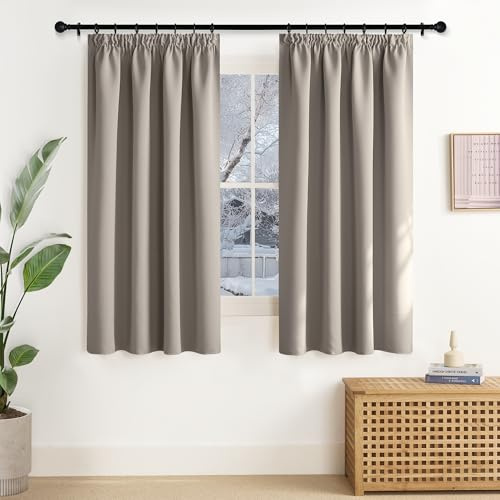 NICETOWN Vorhang mit Kräuselband Gardinen Blickdicht Kurz Thermovorhang | Sandfarben, H145 x B140 cm, Bistrogardine 2er Set, Verdunklungsvorhänge für Schienen, Gardinen Wohnzimmer Modern, Sichtschutz