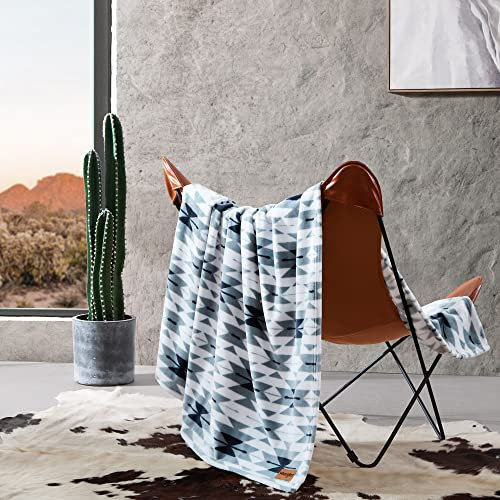 Wrangler - Überwurfdecke, ultraweiche Plüsch-Fleecedecke (Navajo-Blau, Überwurf)