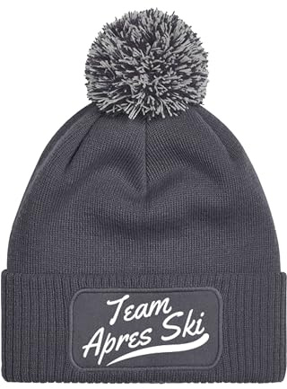 NIMAMA Mütze Beanie Team Apres Ski Strick Bommel Wintermütze Statement Lustiger Spruch Unisex Strickmütze für Herren & Damen