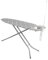 Bügelbrett Advanced PRO mit Steckdosenverlängerung, Kabelhalterung, Bügeleisenablage, rutschfest – Höhenverstellbar bis 99 cm, klappbar, 120 x 42 cm Bügelfläche