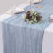 Tischläufer Staubiges Blau, 90 x 400 cm Gaze-Tischläufer, Lang Romantisch Halbdurchsichtiger Stoff, Tischdecke Altblau, Käsetuch Tischläufer für Babyparty, Geburtstagsparty, Hochzeit Tischdeko