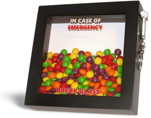 Geburtstag oder Weihnachten Bei anwesendem Notfall, Break Glass Gift Box. 3D-Rahmenbonbons, Retro, altmodische Bonbons. Mars, Twix, Snicker, M & M's, Polos, Kit Kat, Crunchie Ideales Füllmaterial