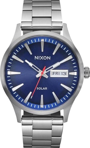 Nixon Herren Armbanduhr Sentry Solar Stainless Steel in der Farbe Silber mit Edelstahlarmband, Gehäusedurchmesser: 40 mm, A1346-5091-00