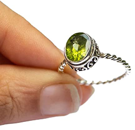 Kanika Jewelry Trove - August Birthstone Ring - Grüner Peridot Ringe - Ovale Form - 925 Sterling Silber - Damen & Herren - Draht Ringe - Geschenk