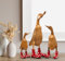 Rikmani - Holzfigur Ente Stiefel ROT GEPUNKTET 100% Natur Original - Handgefertigte Figur aus Holz 26 cm