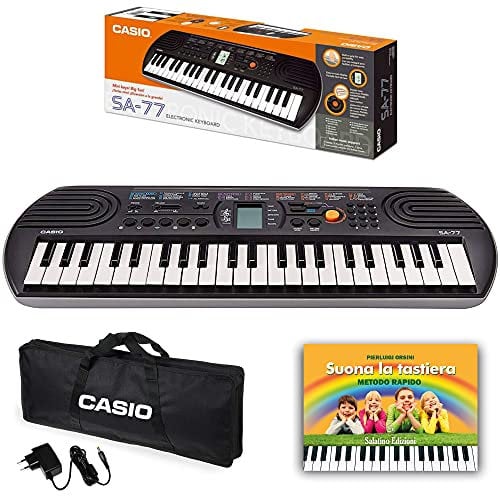 Kit Pianola Tastiera Casio SA 77 (fondo Grigio) con Borsa (con 2 maniglie), Alimentatore e E-book Suona la Tastiera