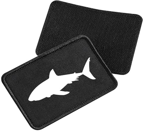 Huuraa Beanie Hai Silhouette Geschenk | Black Geschenkidee Schwarze Rippstrick Wintermütze mit austauschbarem Klett Patch