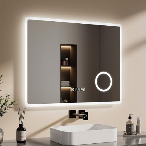 EMKE Badspiegel mit Beleuchtung 90×70 cm – Badezimmerspiegel mit Uhr, beschlagfrei, kaltweißem Licht (6500K), 3-Fach Kosmetikspiegel, IP44, einfache Wandmontage