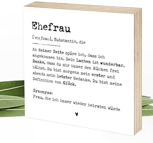Wunderpixel® Holzbild Definition Ehefrau - 15x15x2cm zum Hinstellen/Aufhängen, echter Fotodruck mit Spruch auf Holz - schwarz-weißes Wand-Bild Aufsteller Zuhause zur Dekoration Geschenk-Idee
