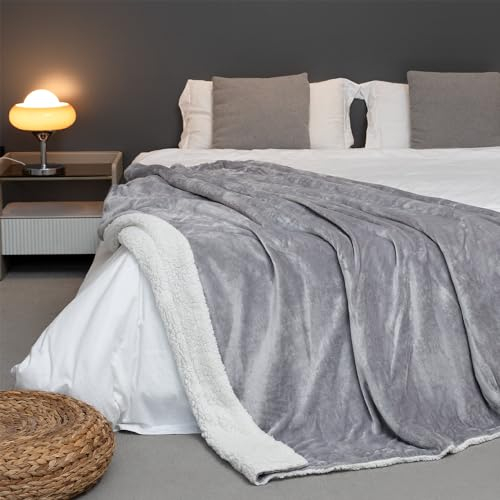 Paco Home Kuscheldecke Flauschig Decke Sofa Sherpa Sofaüberwurf Couchdecke Wohndecke Wohnzimmerdecke Wendbar Skandi, Farbe:Grau 1, Größe:150x200cm