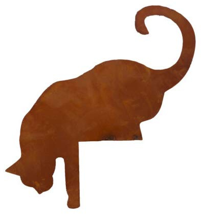Katze Kantenhocker angelnd in Edelrost