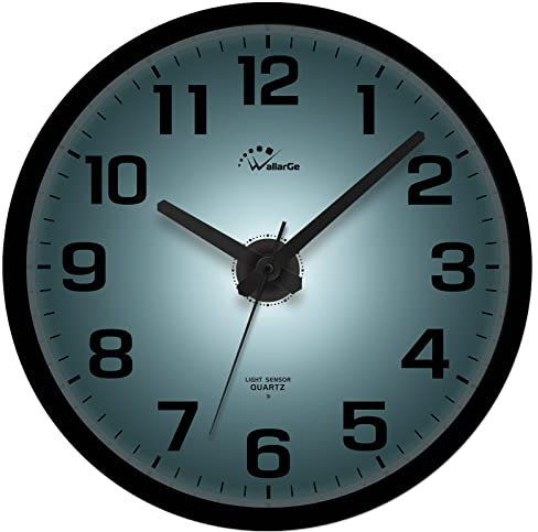 WallarGe Reloj de pared con luz nocturna para dormitorio, reloj de pared silencioso iluminado que brilla en la oscuridad, funciona con pilas para sala de estar/cocina, pantalla digital grande fácil de