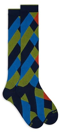 Gallo Calze lunghe da uomo in cotone leggero, realizzate in Italia. Estremamente morbide al tatto, ideali per gli amanti del dettaglio di moda. La fantasia a geometrico colorato aggiunge colore e per.