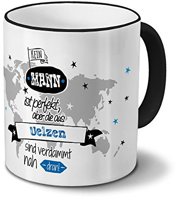 printplanet Tasse mit Namen Uelzen - Motiv Kein Mann ist Perfekt, Aber... - Namenstasse, Kaffeebecher, Mug, Becher, Kaffeetasse - Farbe Schwarz