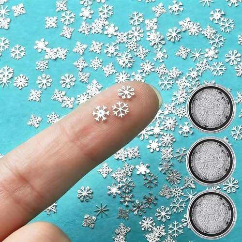 Lysjoy Mini Schneeflocken Deko, 450 Stück Mini Metall Schneeflocke Basteln, Glitzer Schneeflocken Sticker, Winter Weihnachten Deko für Nagelkunst, Kunsthandwerk, Scrapbooking, Tischdekoration (Silber)