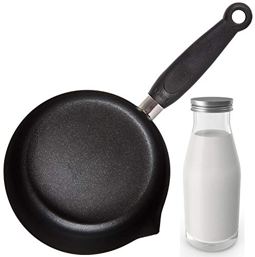 HashOne Non Stick Induction Milk Pan 18cm with Pouring Lip and Long Handle Saucepan 18cm Non Stick Tea Coffee Pot, Soup Pan, Egg Pan, Sauce Pots, Porridge Pot with Spout 2.5 Litre - Black