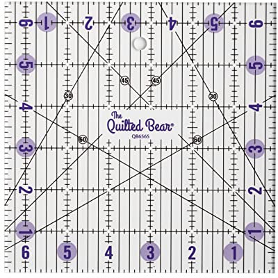 The Quilted Bear Transparentes Patchwork-Lineal – rutschfestes Design, Lineal zum Nähen, Quilten, Patchwork, robustes Acryl mit 30 45 60 Grad Winkeln, klare Linien (6.5 x 6.5)
