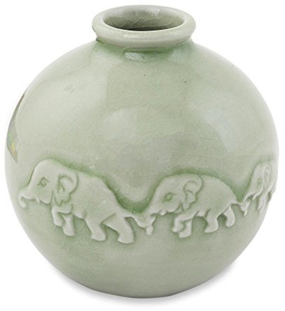 NOVICA Jade Elephant Parade 'Seladon Keramik Vase