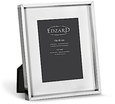 EDZARD Bilderrahmen Perugia (Foto 13x18 cm) versilbert anlaufgeschützt | Silberrahmen für Fotos 13x18 cm, mit Passepartout, Samtrücken, zum Stellen, Fotorahmen, Portraitrahmen, Geschenk Hochzeit