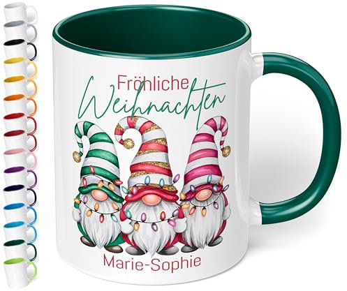 True Statements Geschenk zu Weihnachten: Tasse „Fröhliche Weihnachten“ mit 3 bunten Wichteln - personalisiert mit Namen - Geschenkidee Adventszeit, Keramik, ca. 330ml, Dunkelgrün