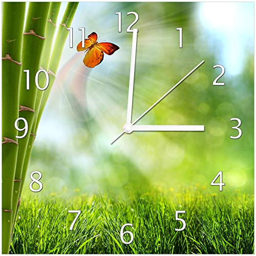 Wallario Design-Wanduhr Schmetterling im Grünen mit Bambus aus Glas, Motiv-Uhr Größe 30 x 30 cm, weiße Zeiger