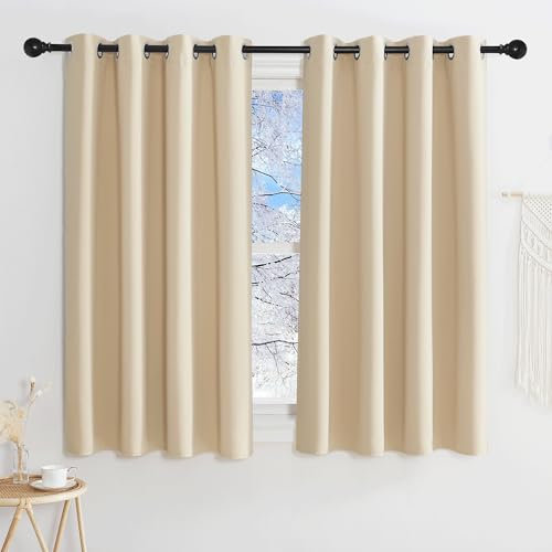 KGORGE Ösenvorhang 2er Set Verdunklungsvorhänge Kurz Gardinen Wohnzimmer Modern Thermogardine Hitzeschutz Vorhang Beige Blickdicht, 135 x 140 cm(HxB), Biscotti Beige