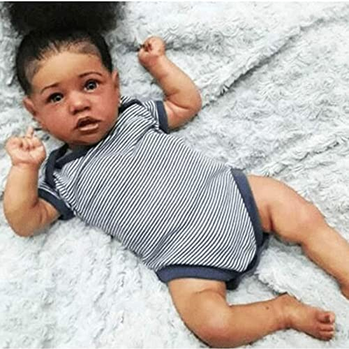 CAMANDY Reborn Baby Puppe 55 cm Afroamerikanisches Mädchen mit Schwarzem Lockigem Haar, Weicher Stoffkörper, Vinyl Gliedmaßen, Realistisch, ab 3 Jahren