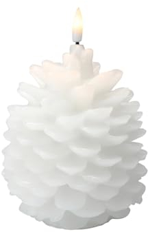 Spetebo LED Motiv Wachskerze weiß 16 cm - Tannenzapfen - Weihnachtskerze Batterie betrieben mit Timer - Weihnachtsdeko Motivkerze Kieferzapfen Dekokerze feuerlos mit Flackereffekt