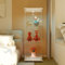 Vitrine en Verre, Meuble Vitrine Salon avec LED et Serrure, Armoire de Collection avec Portes et 3 Étagères, Vitrine pour Le Bar, Salon et Salle à Manger, Verre Trempé, 42 x 36 x 125 cm (Blanc-03)