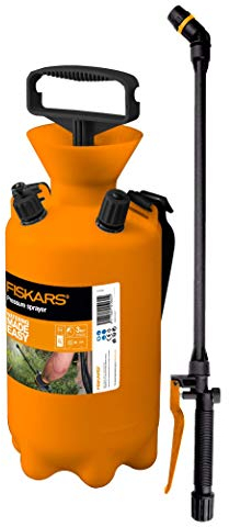 Fiskars Drucksprüher, Für Pflanzenbehandlungen auf Wasserbasis, Einstellbares Sprühbild, Sicherheitsventil für Druckstabilität, 5 l, Schwarz/Orange, 1025934
