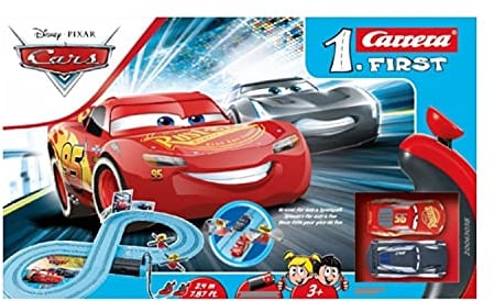 Carrera - 20063038 - Carrera FIRST Disney Pixar Cars - Power Duell Autorennbahn I 2,4m Rennstrecke I 2 ferngesteuerte Autos mit Lightning McQueen & Jackson Storm I Geschenke zu Ostern