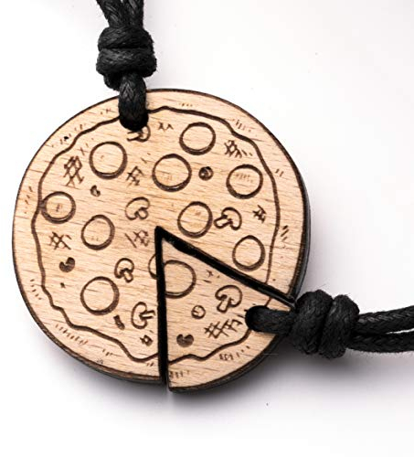 treeforce Pizza Pärchen Halskette, Holzkette, Schlüsselanhänger oder Auto- Anhänger 3 in 1 DIY Schmuck, Handmade, nachhaltig und vegan aus Holz, Buchenholz
