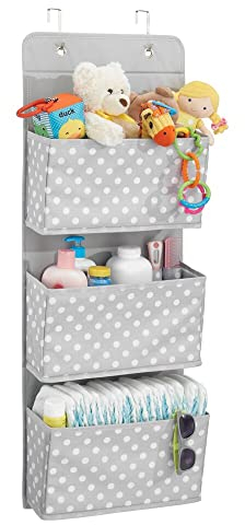 mDesign Kleiderschrank aus Stoff mit 3 Körben – Hängeaufbewahrung aus Kunstfaser für Kleidung und Accessoires für Kinderzimmer – Hängeschrank mit Punkten – Hellgrau mit weißen Punkten
