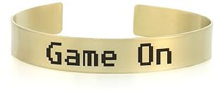 Bracelet Manchette Gaming Font - Lettres Gravées - Design Ouvert Personnalisé - Cadeau Unique pour Gamer