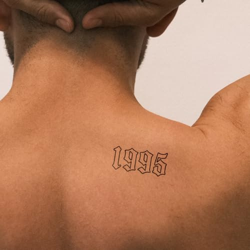 Inkster® 1995 Traditional Schrift Outline Tattoo | Temporäres Tattoo mit EU-Kosmetikzertifizierung | wasserfest + vegan | revolutionäres 2-Wochen-Tattoo | Fake Tattoos und Klebetattoos für Erwachsene