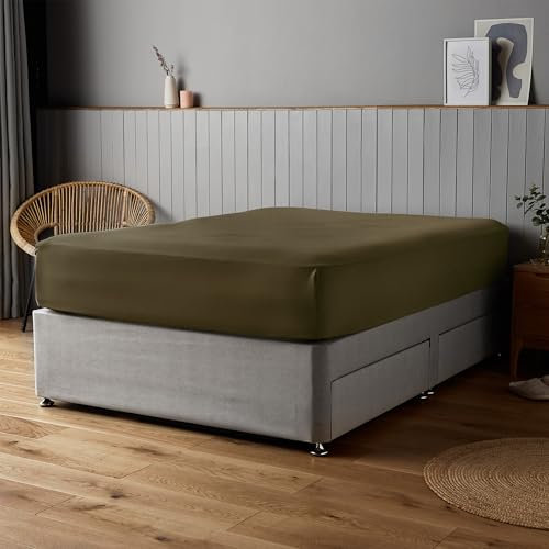 Silentnight Supersoft Natural Fitted Sheet - Cosy & Comfortable Delicate Touch - Luxurious Easy Care Microfibre with Elasticated Corners - Stylish & Modern Mattress Fitted Sheet, Double, Olive Green