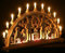 Schlick & Türk Schwibbogen Bergmann Schnitzer Klöppelfrau - Motiv - 68cm, 11 Kerzen + Vorbeleuchtung - Feine Handarbeit aus dem Erzgebirge - Weihnachten erzgebirgischer Lichterbogen