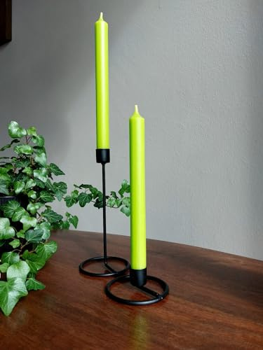 meytrade Tafelkerzen 2er Set 25cm hoch neon grün kiwi Stabkerzen Trendkerzen durchgefärbt Tischdeko lange Brenndauer ca. 9 Stunden, Stab002