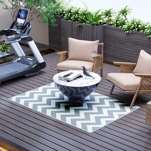 Outsunny 121 x 182 cm(4x6ft) Outdoor Rug Reversible Mat Plastic Straw Rug Portable RV Camping Mat for Garden Deck Picnic Indoor, Light Grey & White