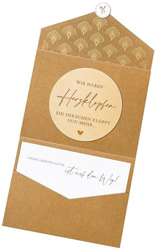 Joli Coon Schwangerschaft verkünden - Wir haben Herzklopfen - Ein Herzchen klopft nun mehr - Gravierte Holzscheibe mit Kuvert und Siegel