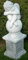 Deko Garten Figur Statue Engel schlafend auf klassischer Säule als Satz 2-teilig Skulpturen aus Beton Gesamthöhe 67 cm