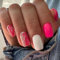 24 Pièces Faux Ongles Court Carré, French Rose Blanc Graffiti Ongles à Presser, 12 Tailles Acrylique Couverture Complète Gel Capsules Bâton sur Ongles pour Femme et Filles Nail Art à La Maison