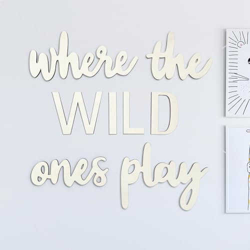 Roucerlin Spielzimmer-Wanddekoration, Where Wild Ones Play Schild, beigefarbenes Holzschild, Spielzimmer-Schild, Kinderzimmer, Spielzimmer, Holzwort, Wandschild für Jungen und Mädchen, Zuhause