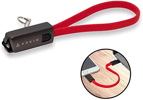 ARKIN ChargeLoop 2.0 - praktischer Schlüsselanhänger, USB Ladekabel kompatibel mit iPhone und iPad - Nützliches kurzes Datenkabel Ladegerät zum blitzschnellen Aufladen (ROT)