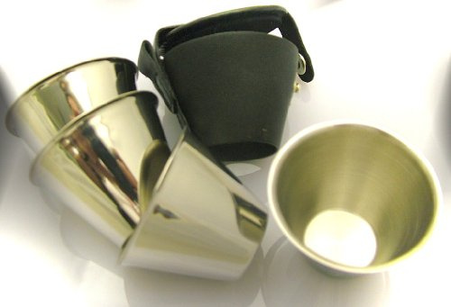 Knight 4 Unzen x Edelstahl Spirit Tot Cups in Leder Fall