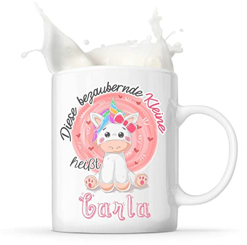 Carla | Tasse mit Spruch lustig Fun Tasse Geschenkideen | Diese Bezaubernde Kleine heißt | Süß und charmant Design des Einhorns für Neugeborene, Baby Kind